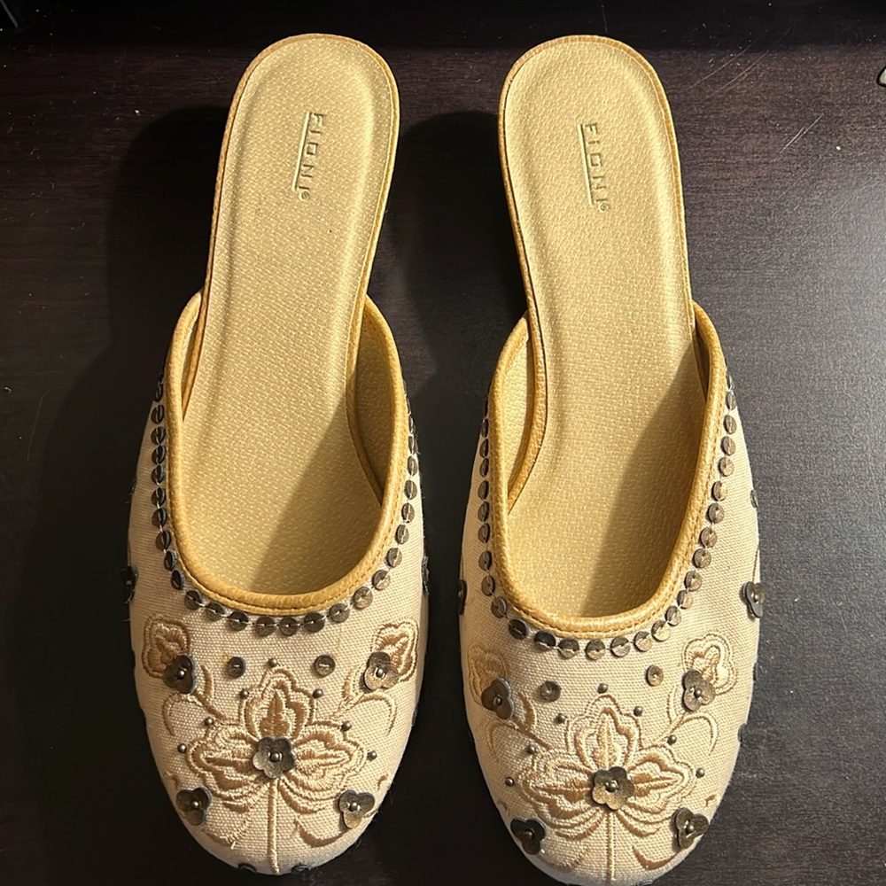 Super cute Fiona mules